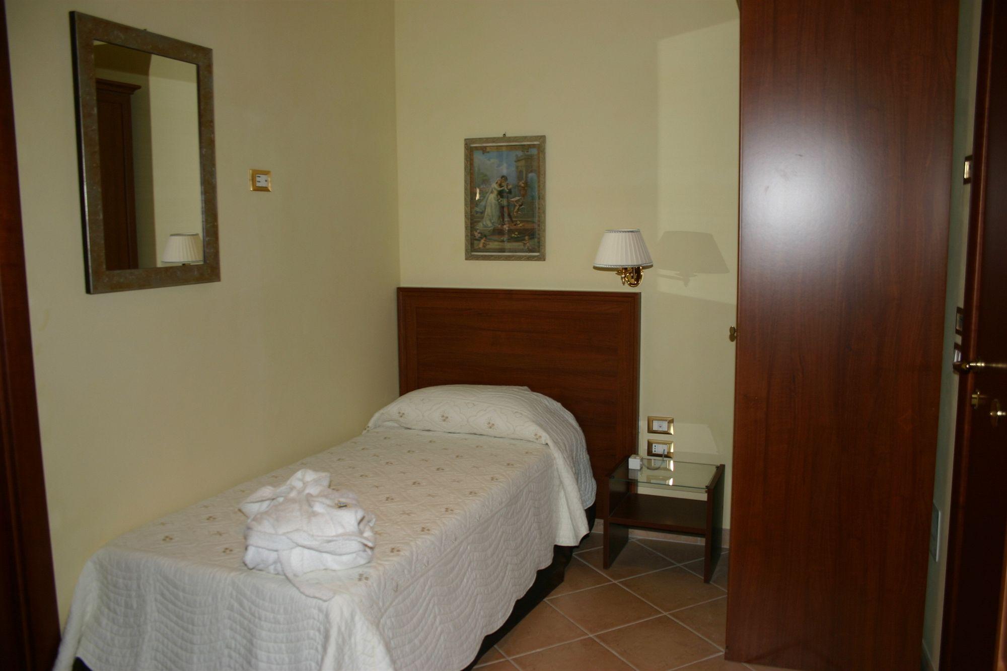 S.Andrea Degli Armeni Dimora Di Charme Bed & Breakfast Taranto Exterior photo