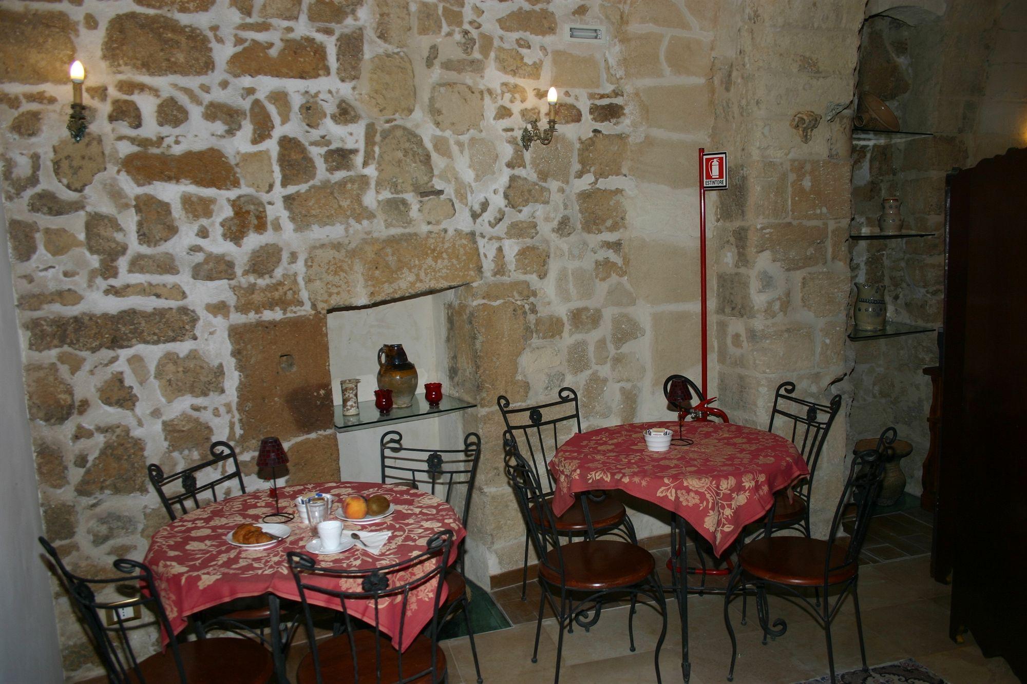 S.Andrea Degli Armeni Dimora Di Charme Bed & Breakfast Taranto Exterior photo