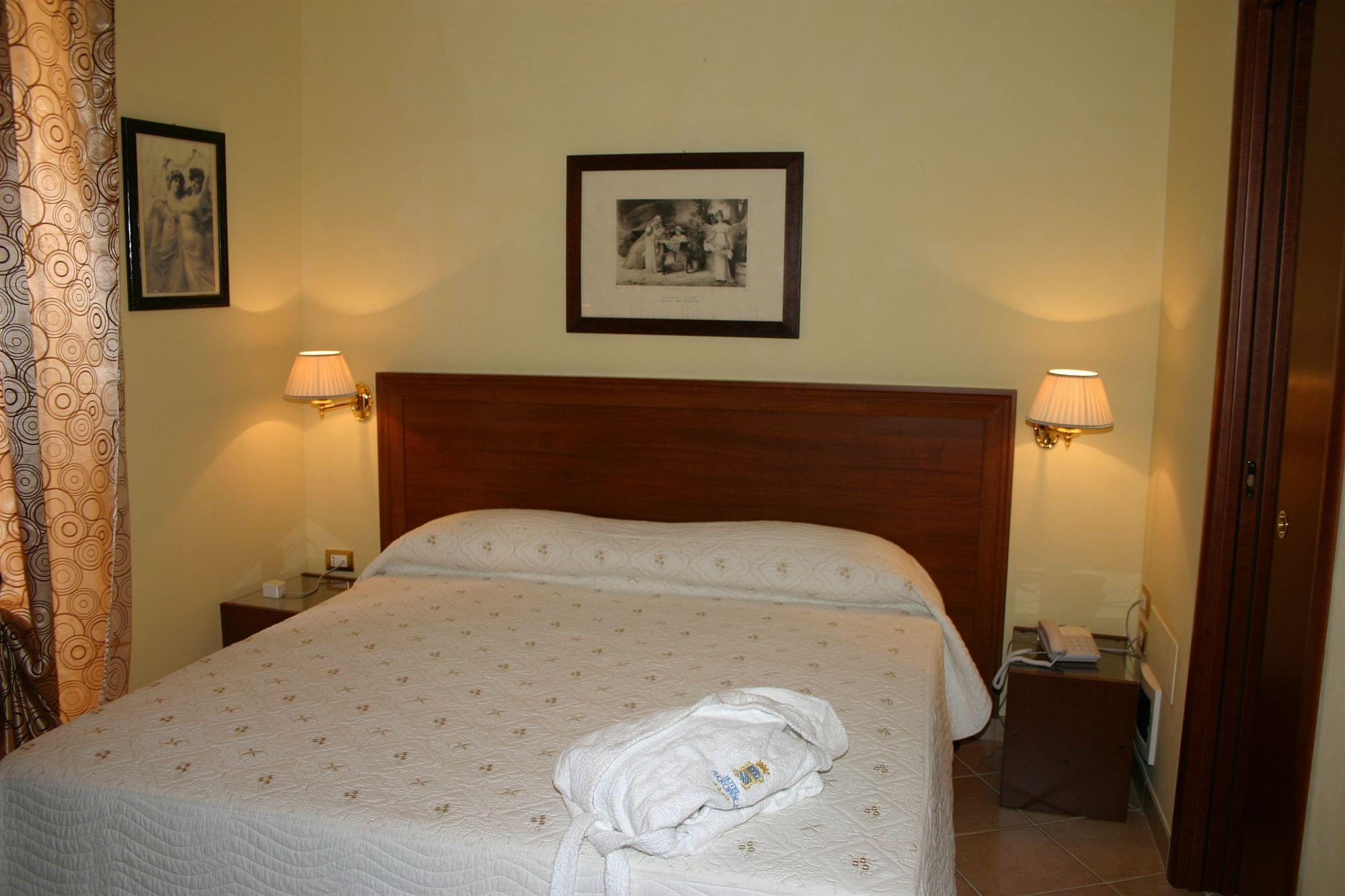 S.Andrea Degli Armeni Dimora Di Charme Bed & Breakfast Taranto Exterior photo